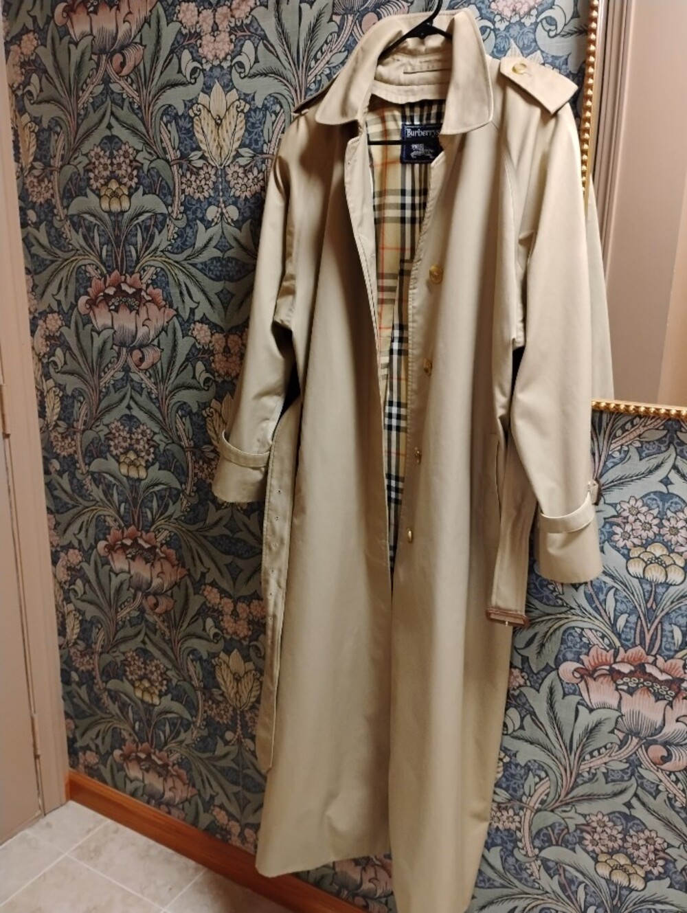 Vintage Burberry Beige Trench Coat with Removable Liner - Picture 2 of 16